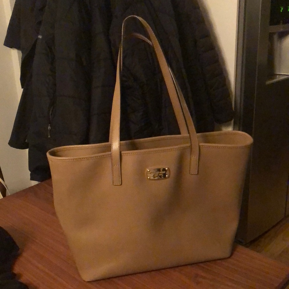 Michael Kors large tan tote bag

L 18.5”
H 12”
W 5”